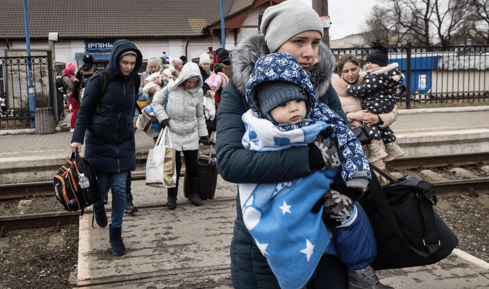 refugees walking with belongings