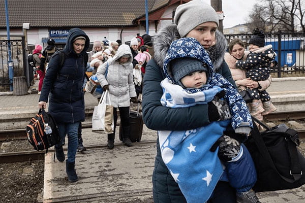 refugees walking with belongings